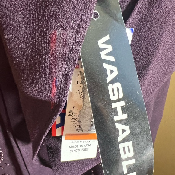 Beautiful formal dress by R & M Richards. Never worn. Size 18W - Picture 4 of 4